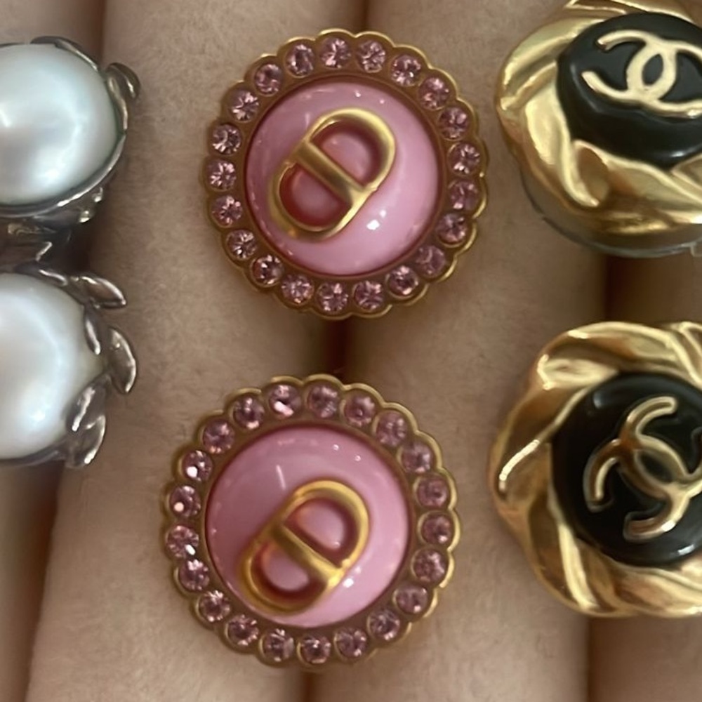 Dior earrings! New! Never been worn - Picture 4 of 4